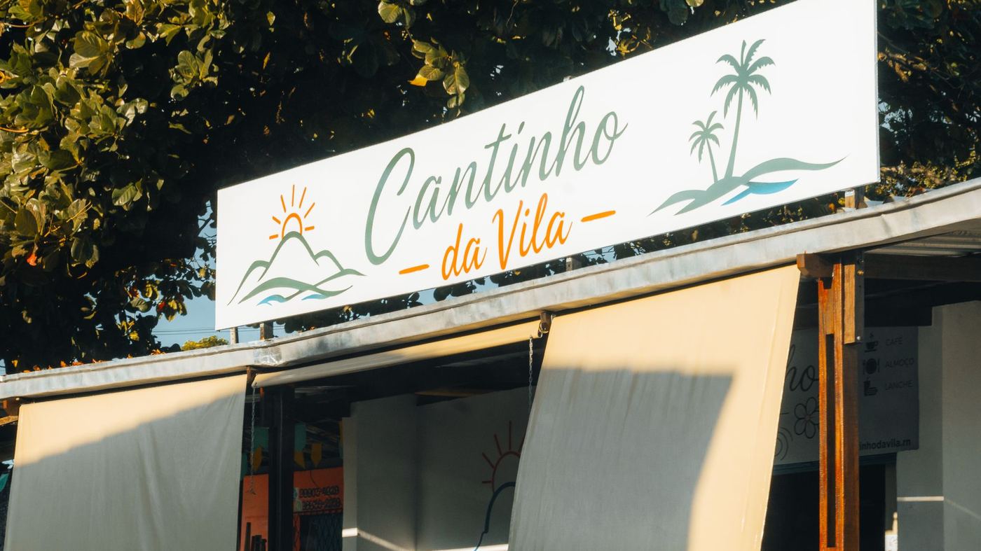 Fachada de um café de bairro — o tipo de negócio que o MEI sustenta